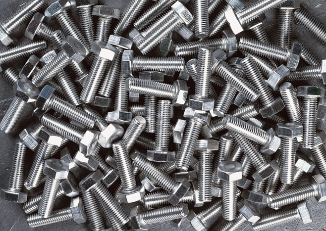 Produzione ecologicamente sostenibile di viti metalliche