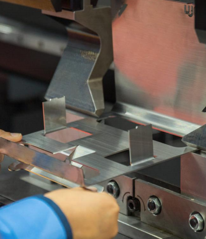 Parentesi murali di ferro angolare di precisione per l'industria e la costruzione!